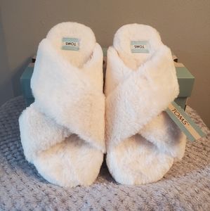 Toms Natural Faux Fur Slippers Size 8 NWT